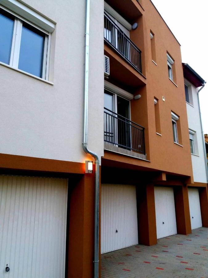 Olga Apartman Сегед Экстерьер фото